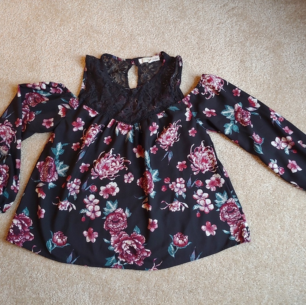 Rewind floral cold shoulder top with lace